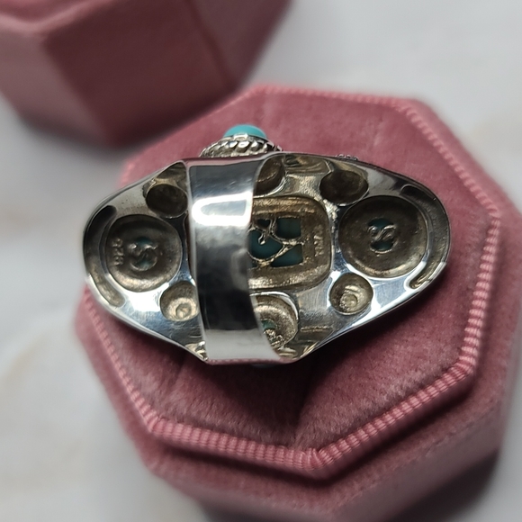 Sterling silver turquoise oval ring embellished with stones and details - Picture 4 of 8